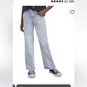 Trendy wide leg girls Levi’s light wash